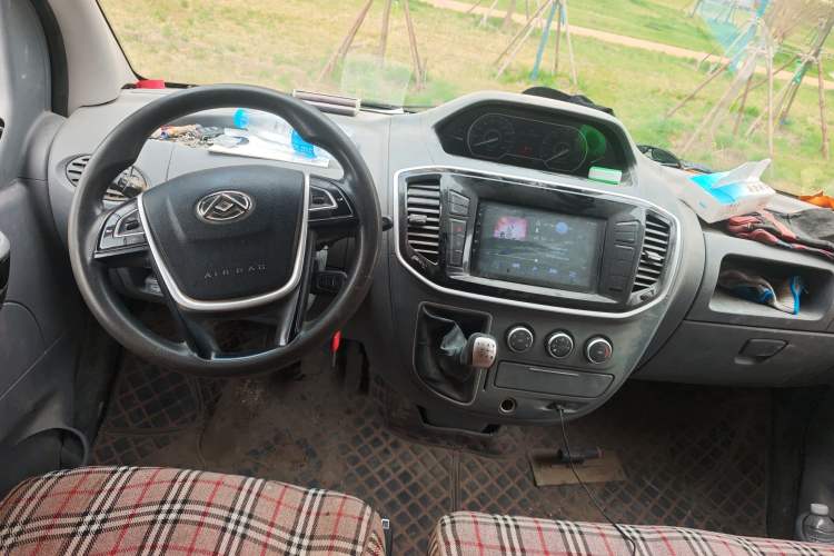 Used SAIC MAXUS Xintu V80 2019 2.5T Classic Edition 6-Speed Manual – Aoyuntong Modified Version Short Wheelbase Mid-Height Roof 5/6 Seats Center Console