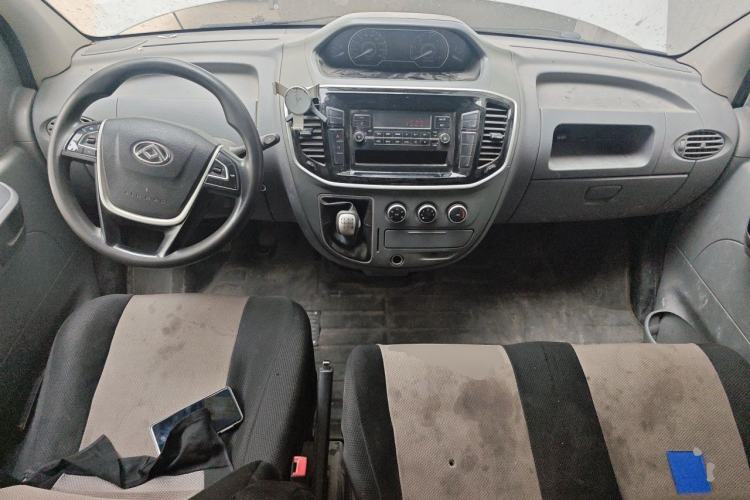 Used SAIC MAXUS Xintu V80 2019 2.5T Classic Edition 6-Speed Manual – Aoyuntong Short Wheelbase Mid-Height Design 5/6 Seats Center Console