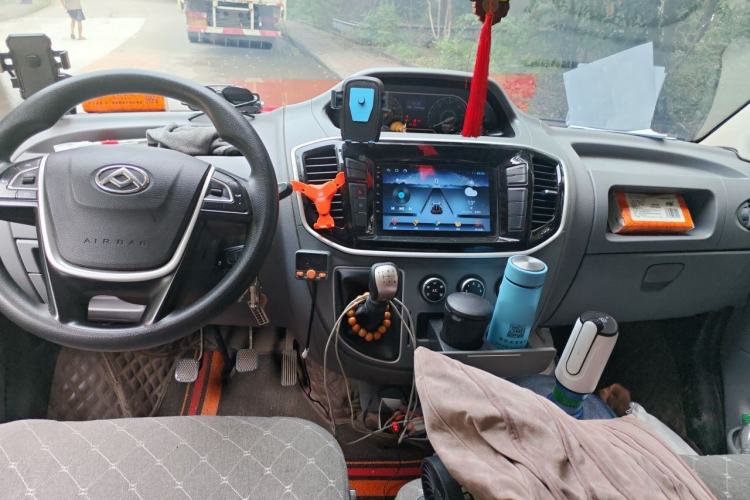 Used SAIC MAXUS Xintu V80 2019 2.5T Classic Version 6-Speed Manual – Aoyuntong Modified Long Wheelbase Mid-Height 7-Seater Center Console