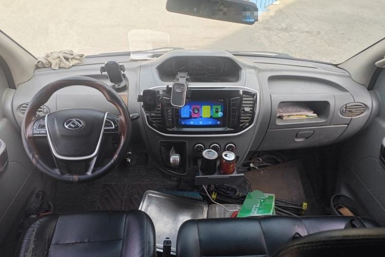 Used SAIC MAXUS Xintu V80 2019 2.5T Classic Model 6-Speed Manual Aotong Long Wheelbase Mid-Height 7-Seater Center Console