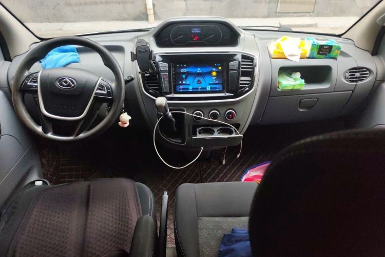 Used SAIC MAXUS Xintu V80 2019 2.5T Classic Model 6-Speed Manual Aotong Long Wheelbase Mid-Height 7-Seater Center Console