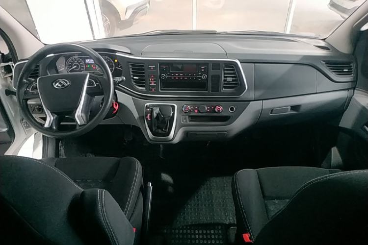 Used SAIC MAXUS Xintu V80 2019 2.0T Plus AMT Aoyuntong Short Wheelbase Ultra-Low Roof 5/6-Seater Center Console