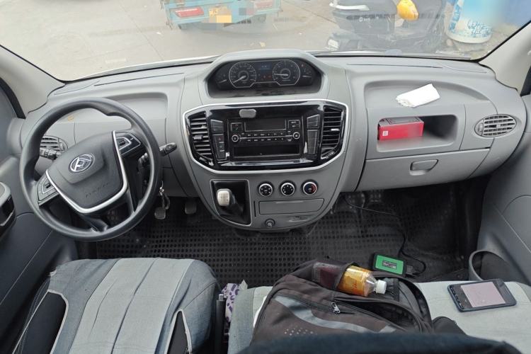 Used SAIC MAXUS Xintu V80 2019 2.5T Classic Edition 6-Speed Manual – Aoyuntong Short Wheelbase Mid-Height Design 5/6 Seats Center Console
