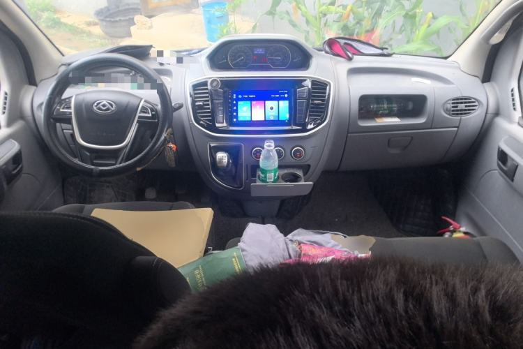 Used SAIC MAXUS Xintu V80 2019 2.5T Classic Model 6-Speed Manual Aotong Long Wheelbase Mid-Height 7-Seater Center Console