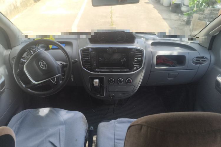Used SAIC MAXUS Xintu V80 2019 2.5T Classic Version 6-Speed Manual – Aoyuntong Modified Long Wheelbase Mid-Height 7-Seater Center Console