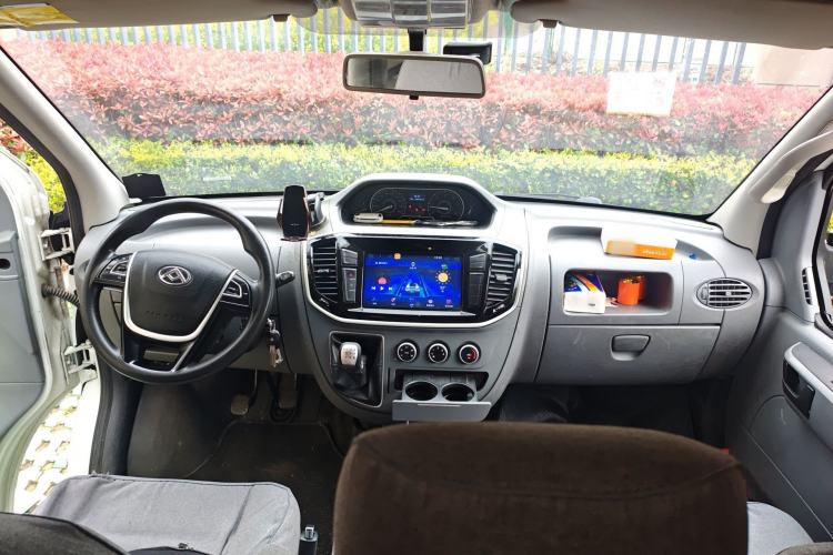 Used SAIC MAXUS Xintu V80 2019 2.5T Classic Model 6-Speed Manual – Aoyuntong Modified Version with Long Wheelbase High Roof and 7 Seating Capacity Center Console