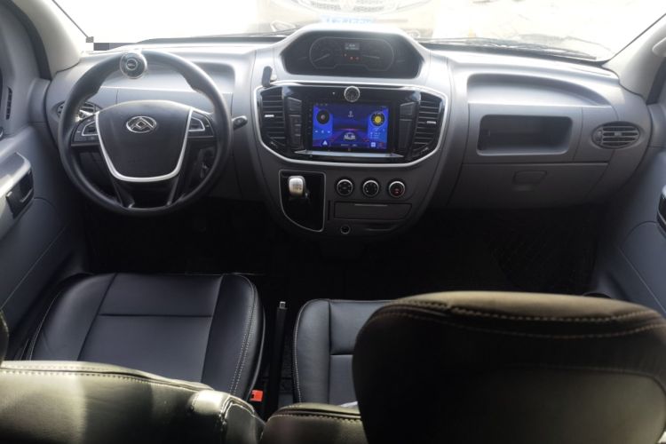 Used SAIC MAXUS Xintu V80 2019 2.5T Classic Edition 6-Speed Manual – Aoyuntong Short Wheelbase Mid-Height Design 5/6 Seats Center Console