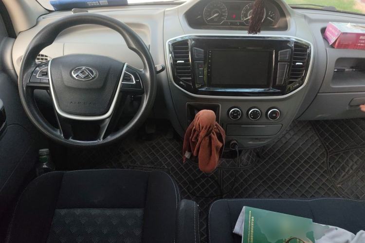 Used SAIC MAXUS Xintu V80 2019 2.5T Classic Edition 6-Speed Manual – Aoyuntong Modified Version Short Wheelbase Mid-Height Roof 5/6 Seats Center Console