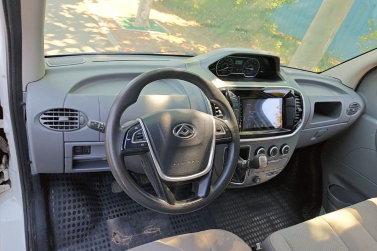 Used SAIC MAXUS Xintu V80 2019 2.5T Classic 6-Speed Manual Van Short Wheelbase Mid-Roof Design 2/3 Seats Center Console