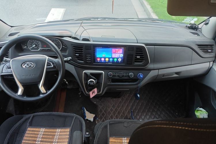 Used SAIC MAXUS Xintu V80 2019 2.0T Plus 6-Speed Manual – Aoyuntong Long Wheelbase High-Roof 7-Seater Center Console