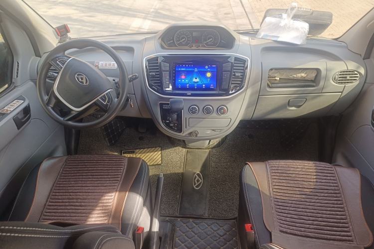 Used SAIC MAXUS Xintu V80 2019 2.5T Classic AMT Aoyuntong Short Wheelbase Mid-Roof 5/6-Seater Center Console
