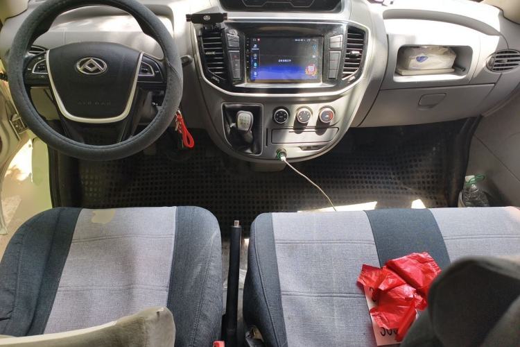 Used SAIC MAXUS Xintu V80 2019 2.5T Classic Edition 6-Speed Manual – Aoyuntong Modified Version Short Wheelbase Mid-Height Roof 5/6 Seats Center Console