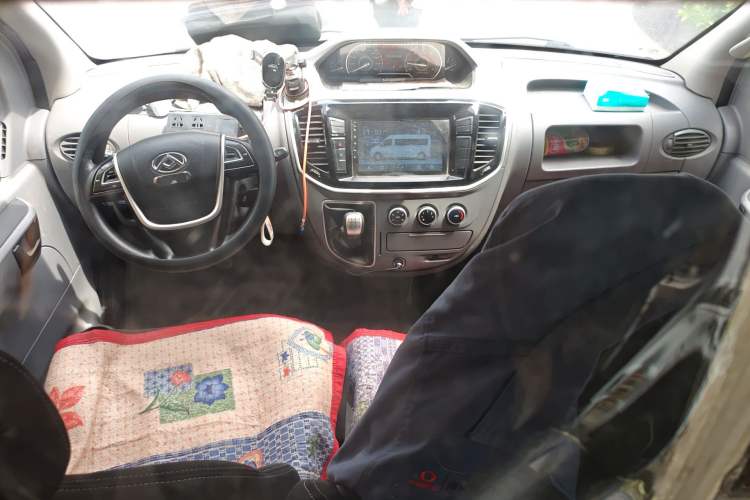Used SAIC MAXUS Xintu V80 2019 2.5T Classic Version 6-Speed Manual – Aoyuntong Modified Long Wheelbase Mid-Height 7-Seater Center Console