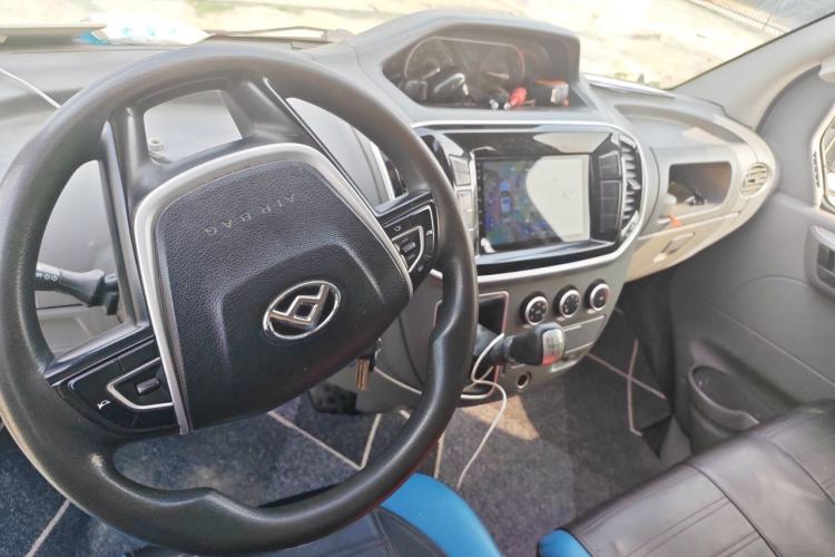 Used SAIC MAXUS Xintu V80 2019 2.5T Classic Edition 6-Speed Manual – Aoyuntong Short Wheelbase Mid-Height Design 5/6 Seats Center Console