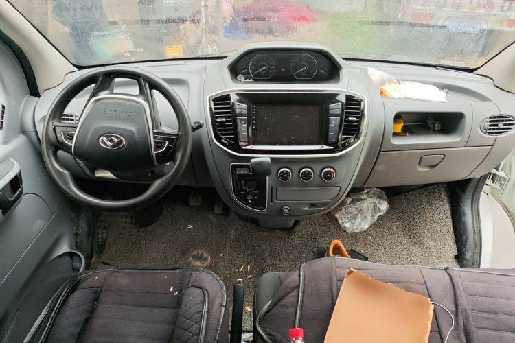 Used SAIC MAXUS Xintu V80 2019 2.5T Classic AMT Aoyuntong Facelifted Short-Wheelbase Mid-Roof 5/6-Seater Center Console
