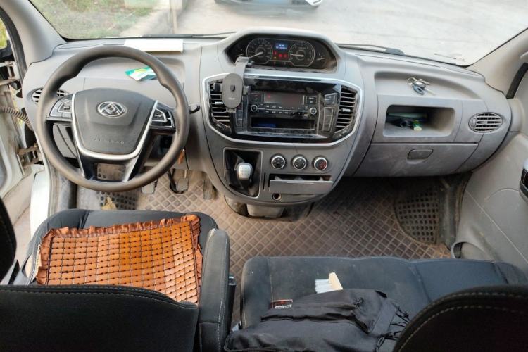 Used SAIC MAXUS Xintu V80 2019 2.0T Plus 6-speed Manual – Aotong Long Wheelbase Mid-Height 7-Seater Center Console