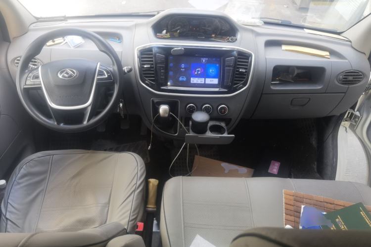 Used SAIC MAXUS Xintu V80 2019 2.5T Classic Model 6-Speed Manual Aotong Long Wheelbase Mid-Height 7-Seater Center Console