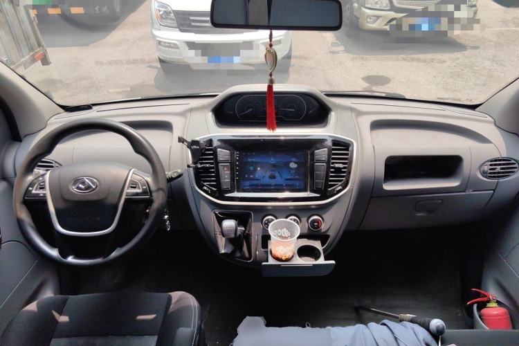Used SAIC MAXUS Xintu V80 2019 2.5T Classic Model 6-Speed Manual Aotong Long Wheelbase Mid-Height 7-Seater Center Console