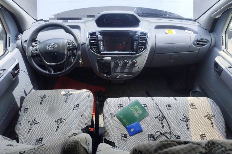Used SAIC MAXUS Xintu V80 2019 2.0T Plus AMT Aoyuntong Short Wheelbase Mid-Roof 5/6-Seater Center Console