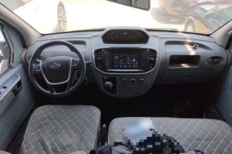 Used SAIC MAXUS Xintu V80 2019 2.5T Classic Model 6-Speed Manual Aotong Long Wheelbase Mid-Height 7-Seater Center Console