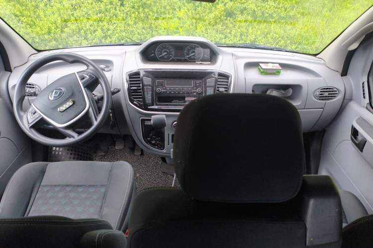 Used SAIC MAXUS Xintu V80  Center Console