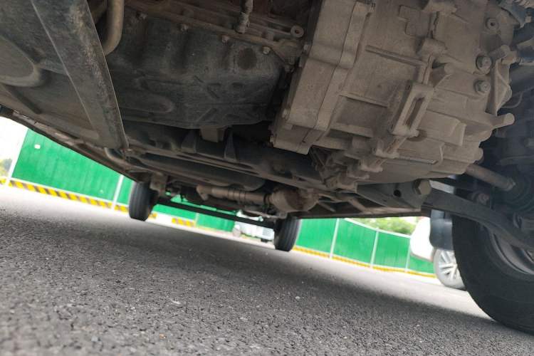 Used SAIC MAXUS Xintu V80 2019 2.0T Plus 6-speed Manual – Aotong Long Wheelbase Mid-Height 7-Seater Chassis Front