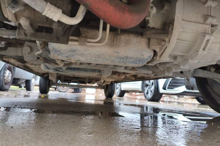 Used SAIC MAXUS Xintu V80 2019 2.5T Classic Model 6-Speed Manual Aotong Long Wheelbase Mid-Height 7-Seater Chassis Front