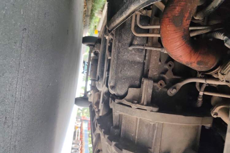Used SAIC MAXUS Xintu V80 2019 2.5T Classic Version 6-Speed Manual – Aoyuntong Modified Long Wheelbase Mid-Height 7-Seater Chassis Front