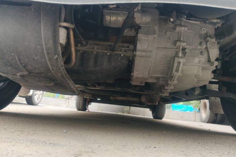 Used SAIC MAXUS Xintu V80 2019 2.0T Plus 6-Speed Manual – Aoyuntong Short Wheelbase Ultra-Low Roof 5/6-Seater Chassis Front