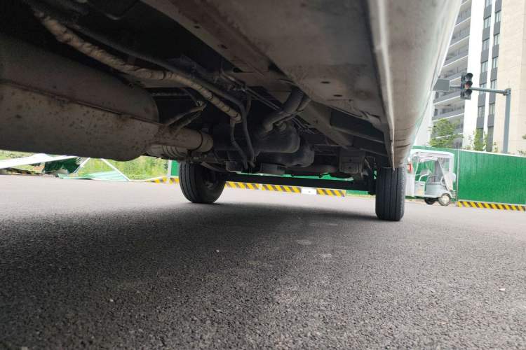 Used SAIC MAXUS Xintu V80 2019 2.0T Plus 6-speed Manual – Aotong Long Wheelbase Mid-Height 7-Seater Chassis Front Left