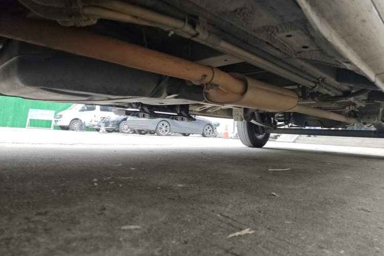 Used SAIC MAXUS Xintu V80 2019 2.5T Classic Model AMT Commercial Van Long Wheelbase Mid-Roof 9-Seater Chassis Front Left