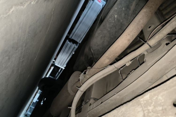 Used SAIC MAXUS Xintu V80 2019 2.5T Classic Edition 6-Speed Manual – Aoyuntong Long Wheelbase Mid-Roof 10-Seater Chassis Front Left