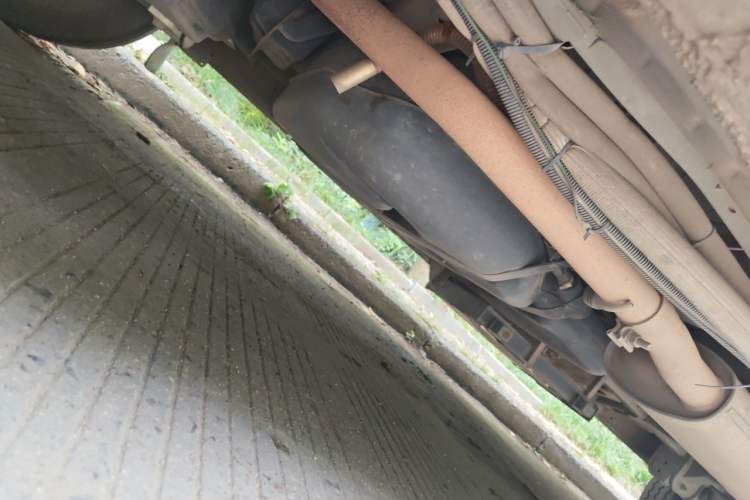 Used SAIC MAXUS Xintu V80 2019 2.5T Classic Version 6-Speed Manual – Aoyuntong Modified Long Wheelbase Mid-Height 7-Seater Chassis Front Left
