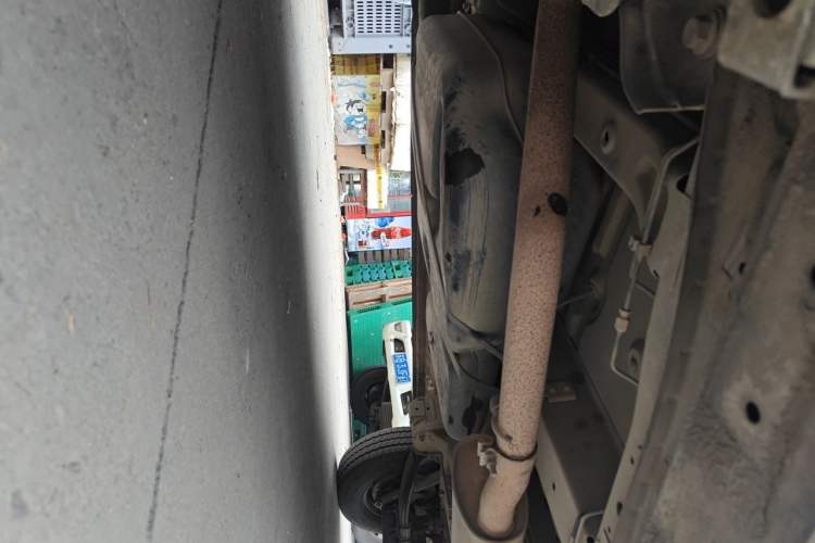 Used SAIC MAXUS Xintu V80 2019 2.5T Classic Edition 6-Speed Manual – Aoyuntong Short Wheelbase Mid-Height Design 5/6 Seats Chassis Front Left