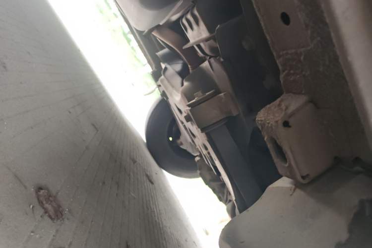 Used SAIC MAXUS Xintu V80 2019 2.5T Classic Version 6-Speed Manual – Aoyuntong Modified Long Wheelbase Mid-Height 7-Seater Chassis Front Right