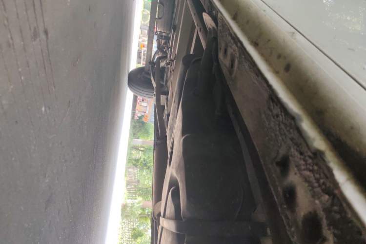 Used SAIC MAXUS Xintu V80 2019 2.5T Classic Version 6-Speed Manual – Aoyuntong Modified Long Wheelbase Mid-Height 7-Seater Chassis Front Right