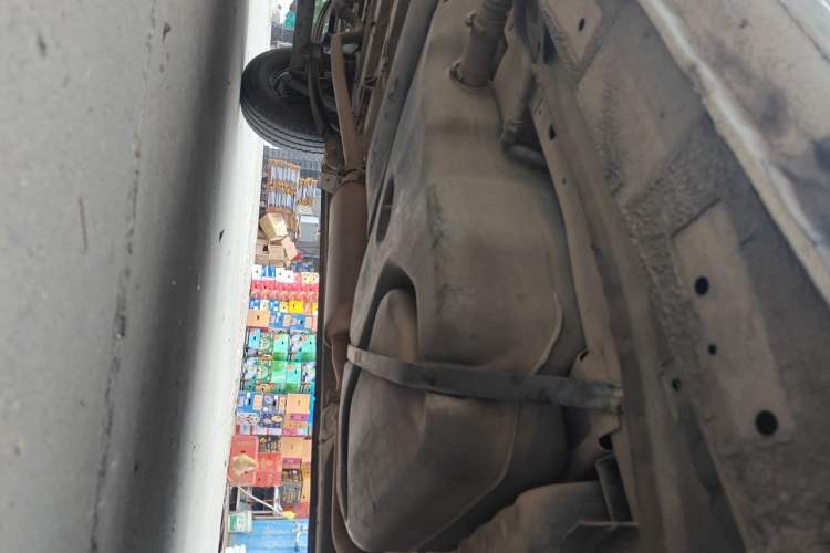 Used SAIC MAXUS Xintu V80 2019 2.5T Classic Edition 6-Speed Manual – Aoyuntong Short Wheelbase Mid-Height Design 5/6 Seats Chassis Front Right