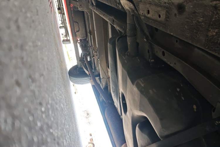 Used SAIC MAXUS Xintu V80 2019 2.5T Classic Version 6-Speed Manual – Aoyuntong Modified Long Wheelbase Mid-Height 7-Seater Chassis Front Right