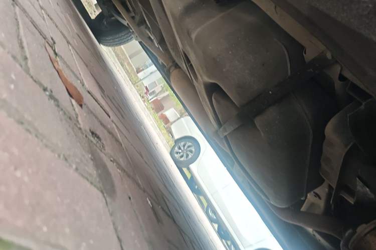 Used SAIC MAXUS Xintu V80 2019 2.5T Classic Version 6-Speed Manual – Aoyuntong Modified Long Wheelbase Mid-Height 7-Seater Chassis Front Right