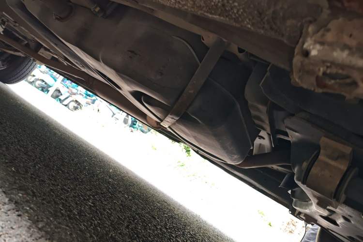Used SAIC MAXUS Xintu V80 2019 2.5T Classic Version 6-Speed Manual – Aoyuntong Modified Long Wheelbase Mid-Height 7-Seater Chassis Front Right