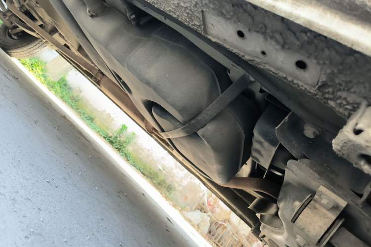 Used SAIC MAXUS Xintu V80 2019 2.5T Classic Version 6-Speed Manual – Aoyuntong Modified Long Wheelbase Mid-Height 7-Seater Chassis Front Right
