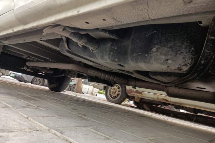Used SAIC MAXUS Xintu V80 2019 2.0T Plus 6-speed Manual – Aotong Long Wheelbase Mid-Height 7-Seater Chassis Front Right