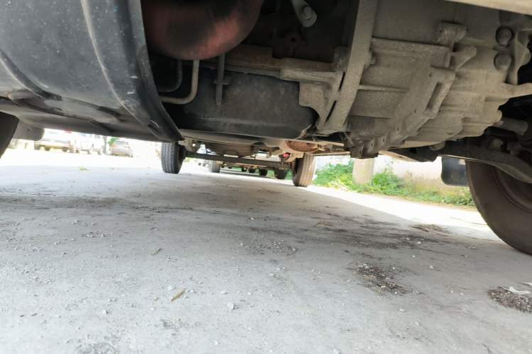 Used SAIC MAXUS Xintu V80 2019 2.5T Classic Version 6-Speed Manual – Aoyuntong Modified Long Wheelbase Mid-Height 7-Seater Chassis Front