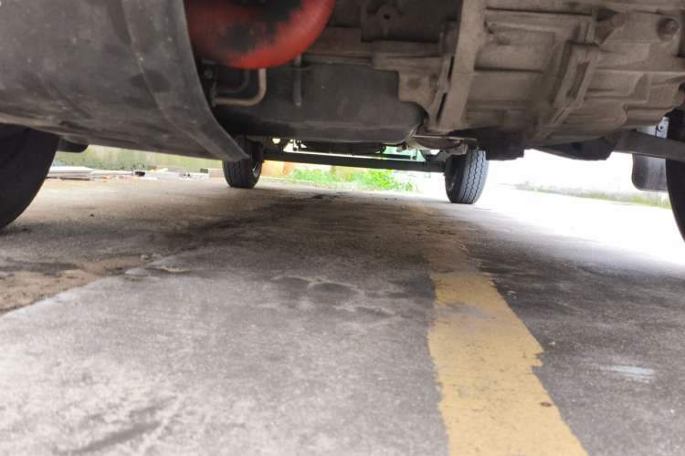 Used SAIC MAXUS Xintu V80 2019 2.5T Classic Edition 6-Speed Manual – Aoyuntong Modified Version Short Wheelbase Mid-Height Roof 5/6 Seats Chassis Front