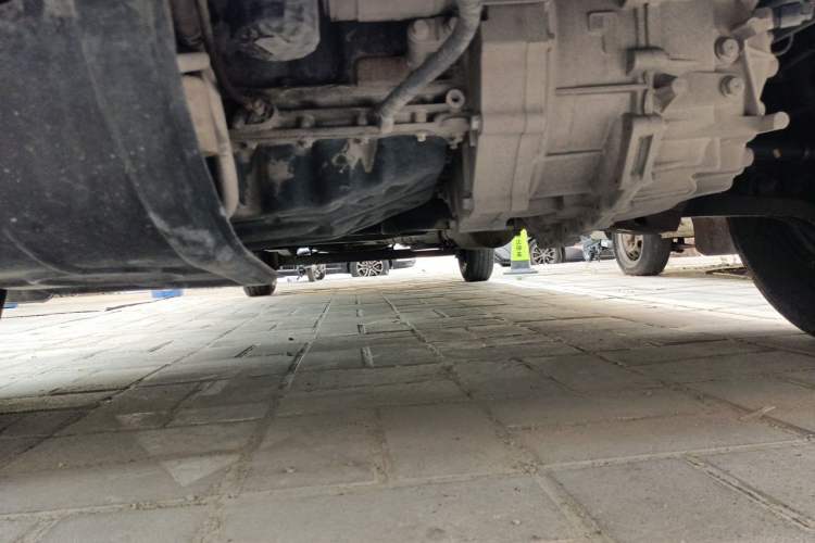 Used SAIC MAXUS Xintu V80 2019 2.0T Plus 6-speed Manual – Aotong Long Wheelbase Mid-Height 7-Seater Chassis Front