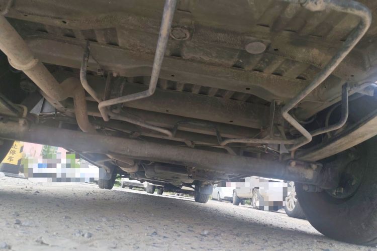 Used SAIC MAXUS Xintu V80 2019 2.5T Classic Model 6-Speed Manual Aotong Long Wheelbase Mid-Height 7-Seater Chassis Rear