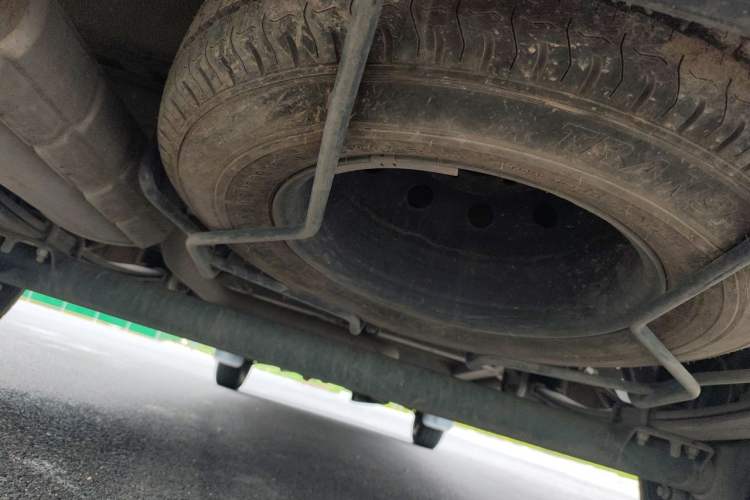 Used SAIC MAXUS Xintu V80 2019 2.0T Plus 6-speed Manual – Aotong Long Wheelbase Mid-Height 7-Seater Chassis Rear