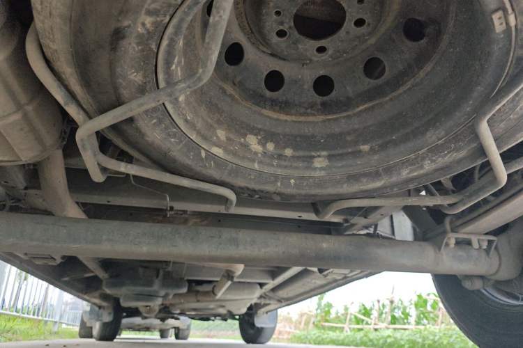 Used SAIC MAXUS Xintu V80 2019 2.0T Plus 6-speed Manual – Aotong Long Wheelbase Mid-Height 7-Seater Chassis Rear