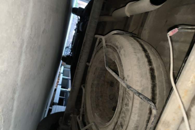 Used SAIC MAXUS Xintu V80 2019 2.5T Classic Edition 6-Speed Manual – Aoyuntong Long Wheelbase Mid-Roof 10-Seater Chassis Rear