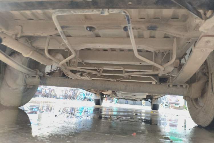 Used SAIC MAXUS Xintu V80 2019 2.5T Classic Model 6-Speed Manual Aotong Long Wheelbase Mid-Height 7-Seater Chassis Rear